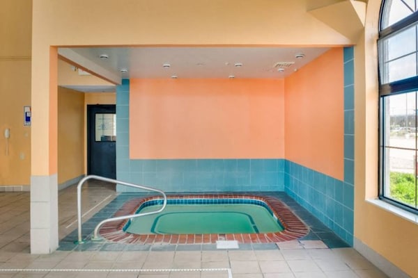 Foto van 1 kingsize bed | suite, rookvrij, bubbelbad - Vakantiehuis in Richmond IN - BathRoom