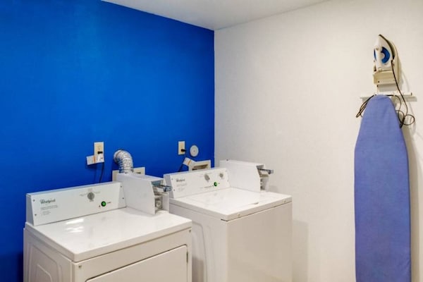Foto van 1 Queensize Bed | Business | Ns - Vakantiehuis in Richmond IN - Facilities