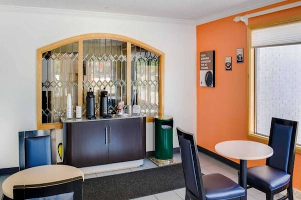 Foto van 1 Queensize Bed | Business | Ns - Vakantiehuis in Richmond IN - Facilities