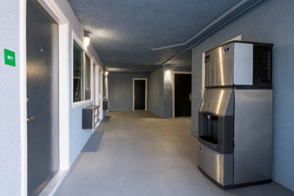 Foto van 2 queensize bedden | Suite, rookvrij, koelkast - Vakantiehuis in Ridgecrest CA - Facilities