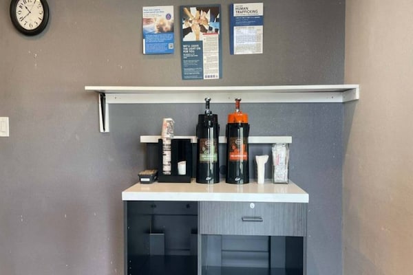 Foto van 2 tweepersoonsbedden (queensize) | Niet-roken, koelkast (Micfridge) - Facilities