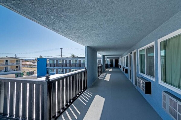 Foto van 2 tweepersoonsbedden (queensize) | Niet-roken, koelkast (Micfridge) - Facilities