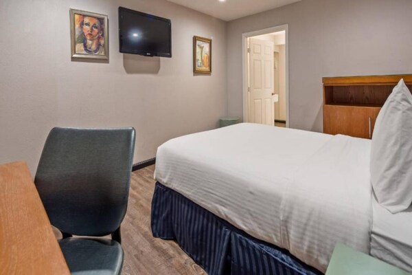 Foto van 1 tweepersoonsbed (queensize) | Niet-roken, koelkast (Micfridge) - BedRoom