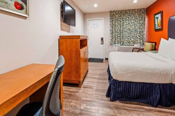 Foto van 1 tweepersoonsbed (queensize) | Niet-roken, koelkast (Micfridge) - BedRoom