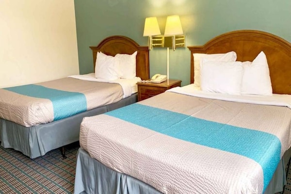 Foto van 2 tweepersoonsbedden | Rolstoeltoegankelijk bad Nsmk - BedRoom