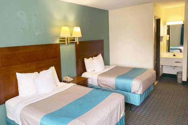Foto van 2 tweepersoonsbedden | Rolstoeltoegankelijk bad Nsmk - BedRoom