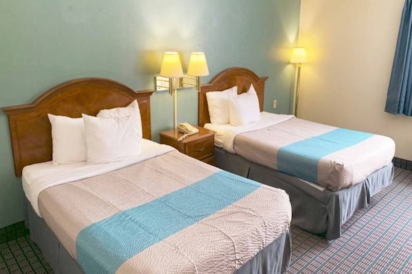 Foto van 2 tweepersoonsbedden | Rolstoeltoegankelijk bad Nsmk - BedRoom