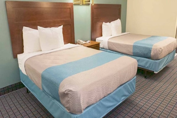 Foto van 2 tweepersoonsbedden | Rolstoeltoegankelijk bad Nsmk - BedRoom