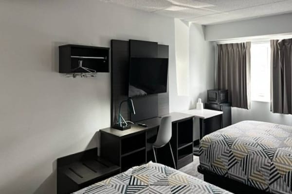 Foto van 2 Queensize Bedden | Suite | Ns | Koelkast - Vakantiehuis in East Syracuse - BedRoom