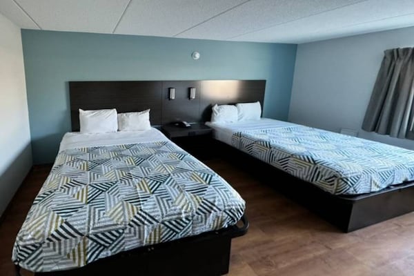 Foto van 2 tweepersoonsbedden | Mobiliteit | Badkuip | NSMK - BedRoom