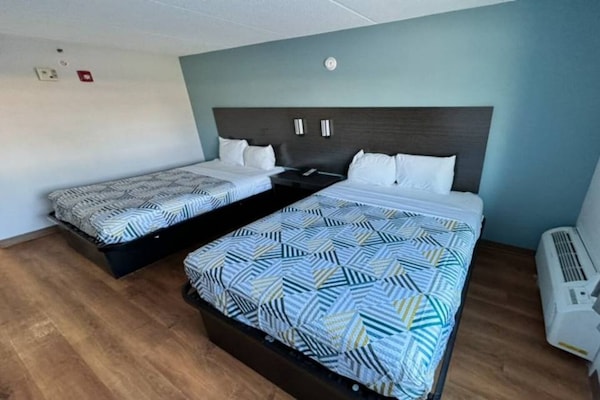 Foto van 2 tweepersoonsbedden | Mobiliteit | Badkuip | NSMK - BedRoom