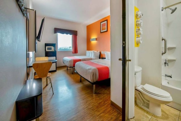 Foto van 2 tweepersoonsbedden | Rookvrij - Vakantiehuis in EAGLE PASS - BedRoom