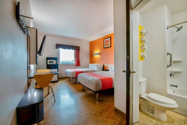 Foto van 2 tweepersoonsbedden | Rookvrij - Vakantiehuis in EAGLE PASS - BedRoom