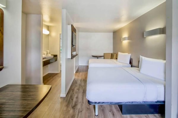 Foto van 2 Volledige Bedden | Suite | Ns - Vakantiehuis in San-Antonio - BedRoom