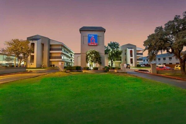 Foto van 2 Volledige Bedden | Suite | Ns - Vakantiehuis in San-Antonio - ExteriorSummer