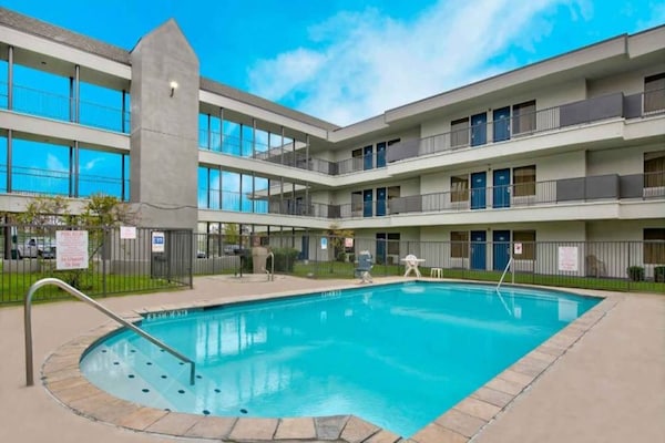 Foto van 2 Volledige Bedden | Suite | Ns - Vakantiehuis in San-Antonio - Pool