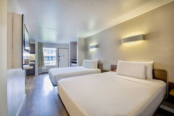 Foto van 2 Volledige Bedden | Suite | Ns - Vakantiehuis in San-Antonio - BedRoom