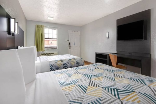 Foto van 2 tweepersoonsbedden (queensize) | Rolstoeltoegankelijk bad - BedRoom