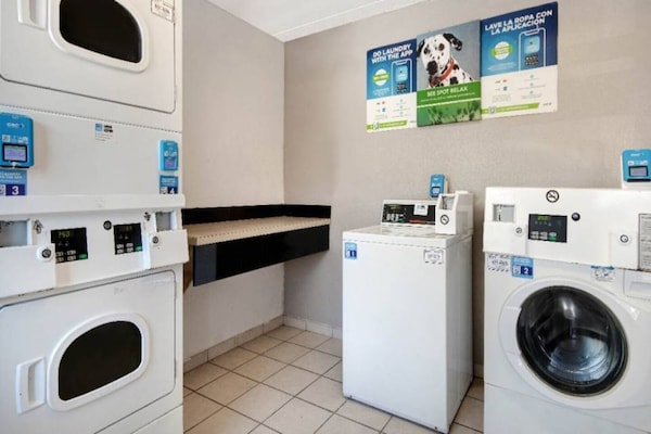 Foto van 2 tweepersoonsbedden (queensize) | Rolstoeltoegankelijk bad - Facilities