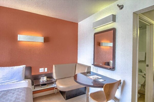 Foto van 2 Volle Bedden | Roken - Vakantiehuis in San-Antonio - Facilities
