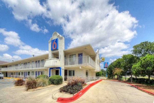 Foto van 2 Volle Bedden | Roken - Vakantiehuis in San-Antonio - ExteriorSummer