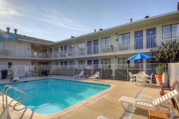 Foto van 2 Volle Bedden | Roken - Vakantiehuis in San-Antonio - Pool