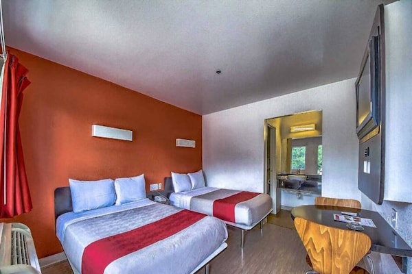 Foto van 2 Volle Bedden | Roken - Vakantiehuis in San-Antonio - BedRoom