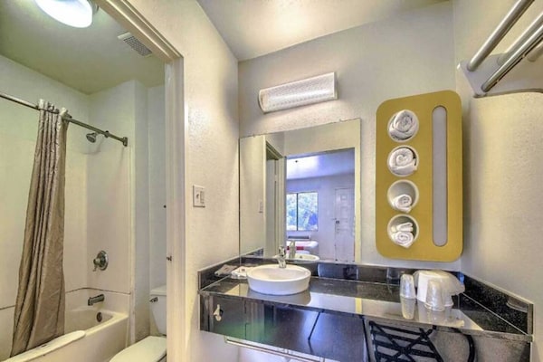 Foto van 2 Volle Bedden | Roken - Vakantiehuis in San-Antonio - BathRoom