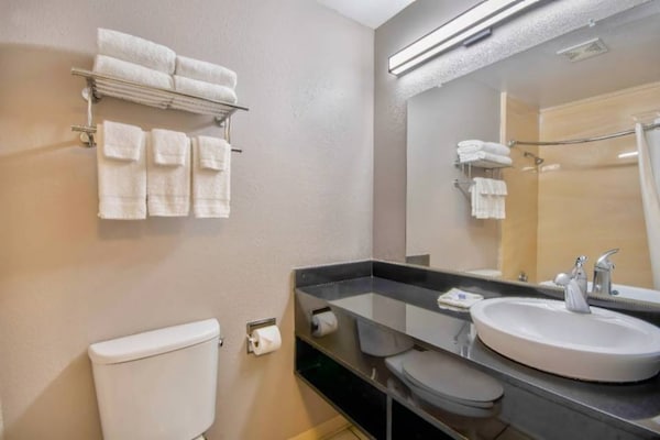 Foto van 1 tweepersoonsbed (NSMK) | San Antonio - Vakantiehuis in San-Antonio - Facilities