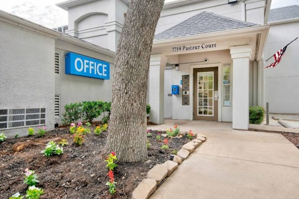 Foto van 1 tweepersoonsbed (NSMK) | San Antonio - Vakantiehuis in San-Antonio - ExteriorSummer