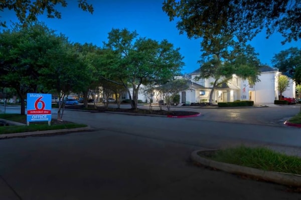 Foto van 1 tweepersoonsbed (NSMK) | San Antonio - Vakantiehuis in San-Antonio - ExteriorSummer
