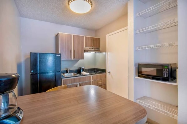 Foto van 1 tweepersoonsbed (NSMK) | San Antonio - Vakantiehuis in San-Antonio - Kitchen