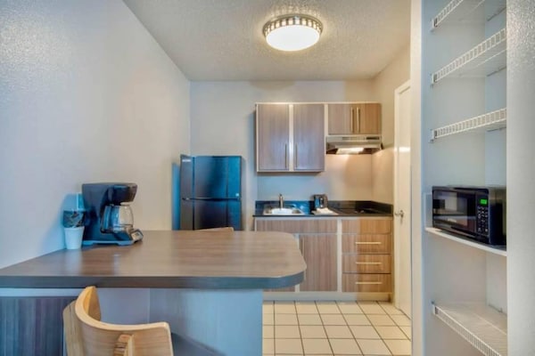 Foto van 1 tweepersoonsbed (NSMK) | San Antonio - Vakantiehuis in San-Antonio - Kitchen