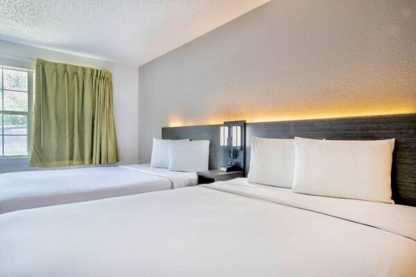 Foto van 2 tweepersoonsbedden, rokersgedeelte | San Antonio - BedRoom