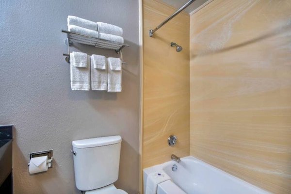 Foto van 2 tweepersoonsbedden, rokersgedeelte | San Antonio - BathRoom