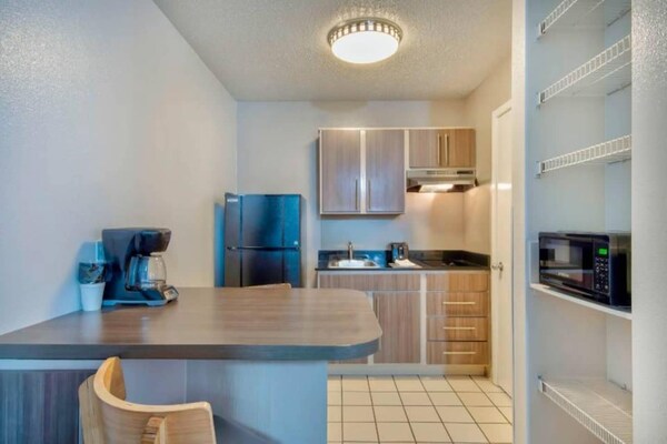 Foto van 2 tweepersoonsbedden, rokersgedeelte | San Antonio - Kitchen