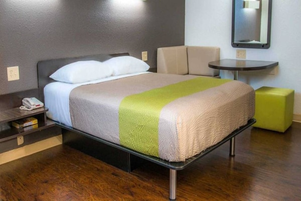 Foto van 1 tweepersoonsbed (Queensize) | Mobiele toegang | Badkuip | Ste Nsmk - BedRoom