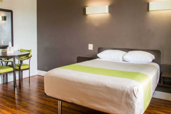 Foto van 1 tweepersoonsbed (Queensize) | Mobiele toegang | Badkuip | Ste Nsmk - BedRoom