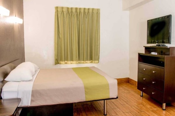 Foto van 1 tweepersoonsbed (Queensize) | Mobiele toegang | Badkuip | Ste Nsmk - BedRoom