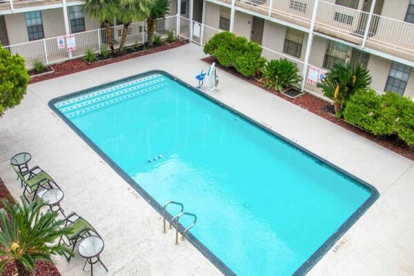 Foto van 2 tweepersoonsbedden | Roken toegestaan | Keuken - Vakantiehuis in San-Antonio - Pool
