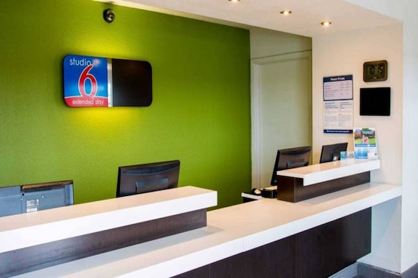 Foto van 1 tweepersoonsbed (Queensize) | Nsmk, Micfridge - Vakantiehuis in San-Antonio - FloorPlan