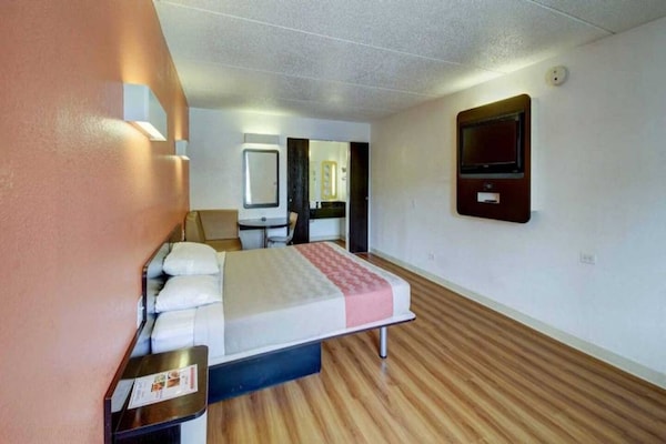 Foto van 1 kingsize bed | San Antonio - Vakantiehuis in San-Antonio - BedRoom