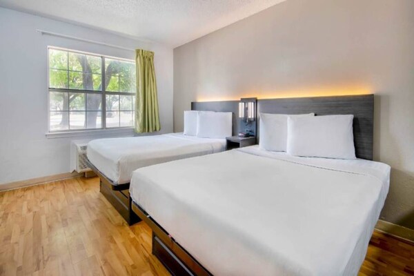 Foto van 2 tweepersoonsbedden | rookvrij - Vakantiehuis in San-Antonio - BedRoom