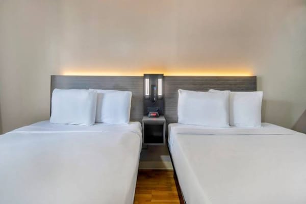 Foto van 2 tweepersoonsbedden | rookvrij - Vakantiehuis in San-Antonio - BedRoom