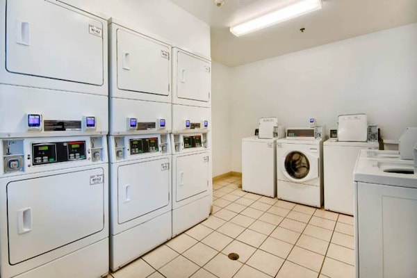 Foto van 1 tweepersoonsbed (queensize) | rookvrij - Vakantiehuis in San-Antonio - Facilities