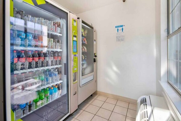Foto van 1 tweepersoonsbed (queensize) | rookvrij - Vakantiehuis in San-Antonio - FloorPlan