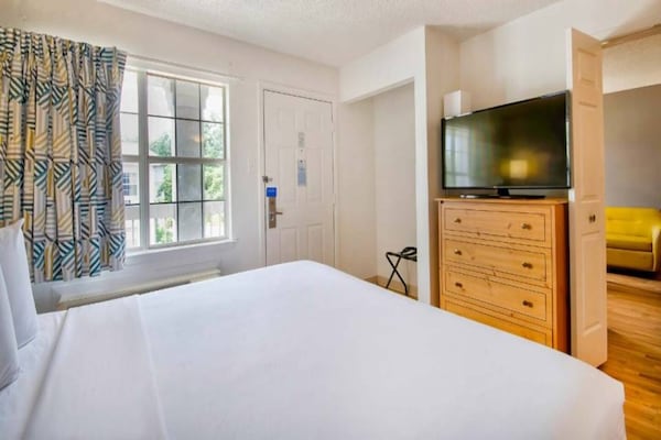 Foto van 1 tweepersoonsbed (queensize) | rookvrij - Vakantiehuis in San-Antonio - BedRoom