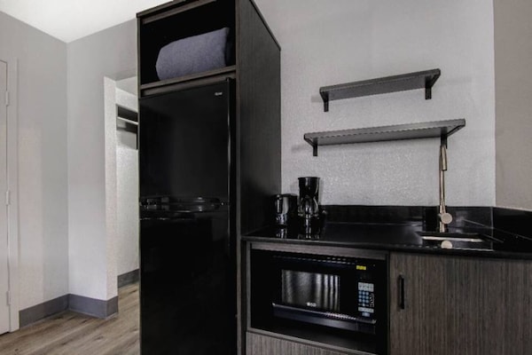 Foto van 2 tweepersoonsbedden | Rookvrij, Keuken - Vakantiehuis in San-Antonio - Facilities