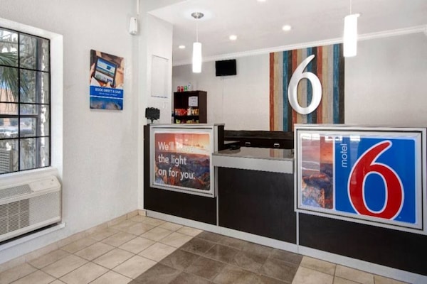 Foto van 2 tweepersoonsbedden | Rookvrij, Keuken - Vakantiehuis in San-Antonio - FloorPlan