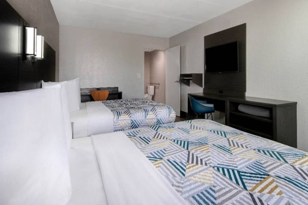 Foto van 2 tweepersoonsbedden | Rookvrij, Keuken - Vakantiehuis in San-Antonio - BedRoom